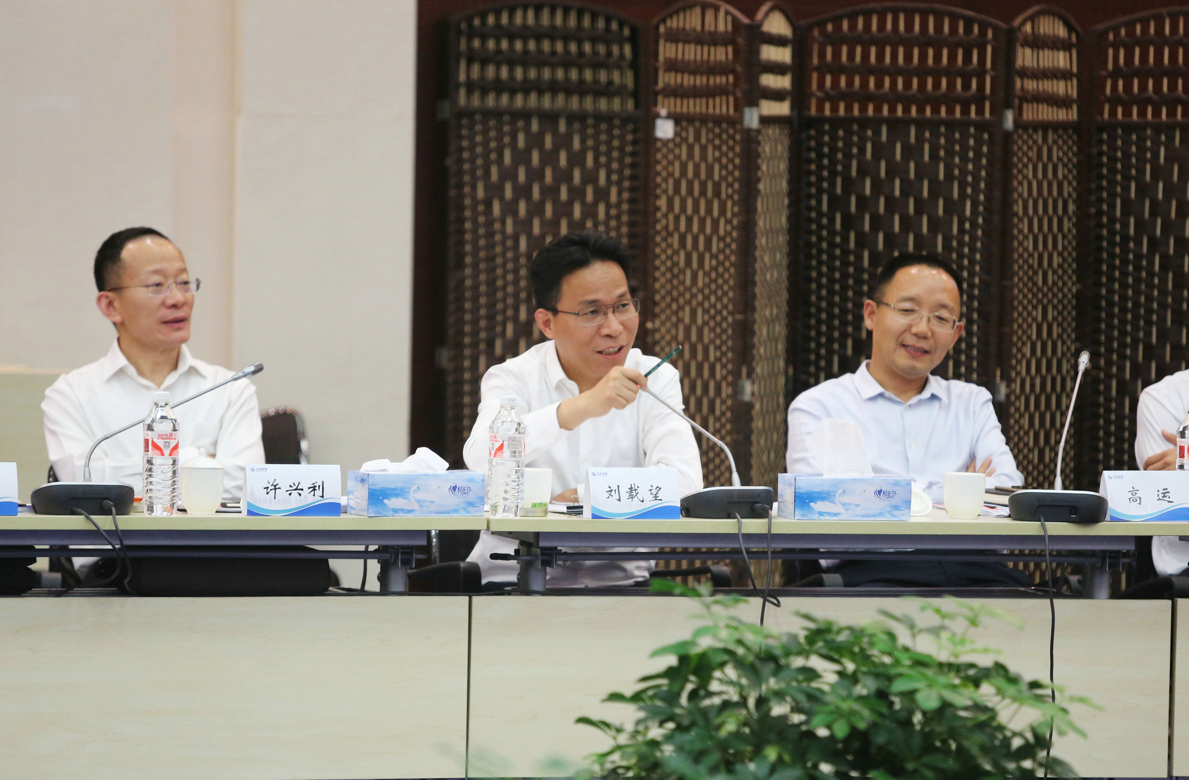 港源装璜进行2017年年中经营调度（扩大）会